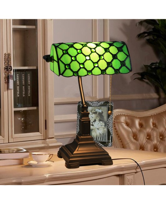 Cross border Leyi Tiffany American retro green bank lamp, decorative desk lamp from the United States, Canada, Mexico, and the United Kingdom