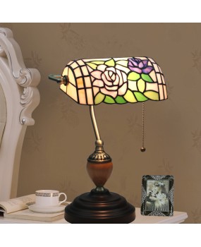 Cross border foreign trade France, Netherlands, Finland, Russia, South Korea, Japan, United States, Singapore, Ti Rose Bank, desk lamp