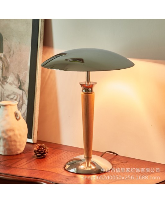 Mid ancient style Bauhaus homestay Wabi Sabi style solid wood study, Japanese warm bedside lamp, retro American desk lamp