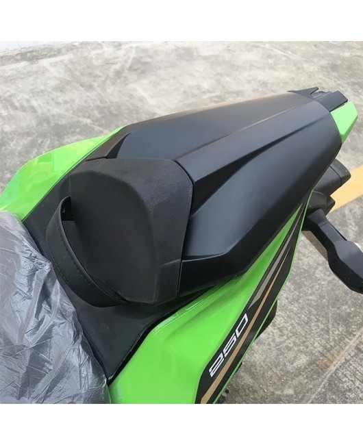 Suitable for Kawasaki ZX25R ZX4R 21-24 modified rear cover, rear hump cover, single seat cover, rear seat cover accessories