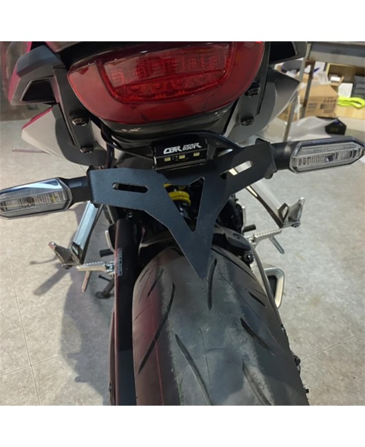 Suitable for Honda CB650R/CBR650R 21-24 modified license plate holder, motorcycle short tail frame, rear license plate holder