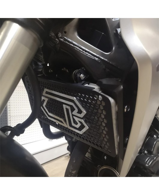 Suitable for Honda CB300R 2018-2024 modified water tank net, water tank cover, radiator protection net